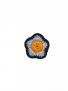 pugnastudio_NEMO-PLACET-OMNIBUS_swatch_crochet flower Pugnastudio